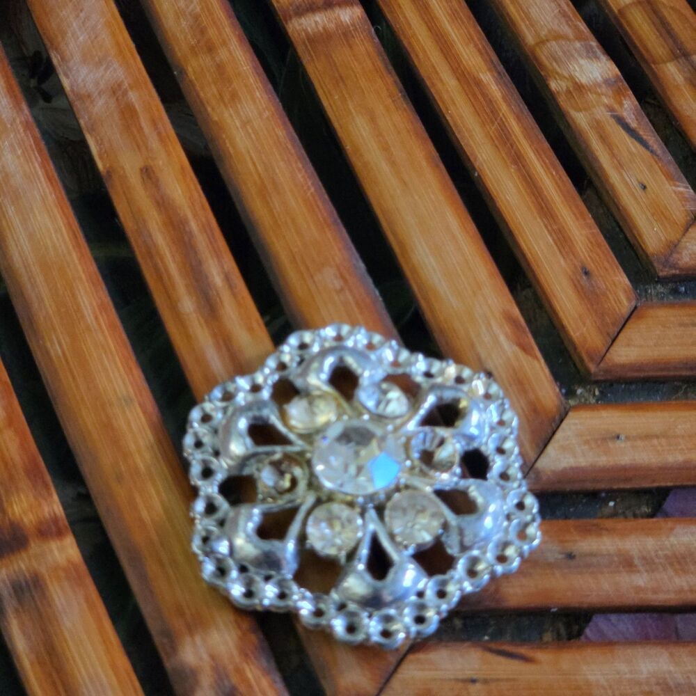 Vintage Silver Tone Clear Rhinestone Openwork Filigree Flower Snowflake Brooch
